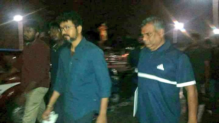 ActorVijayFan1's tweet image. மெரினாவில் #Jallikattu க்கு ஆதரவான போராட்டத்தில் கலந்து கொண்டார் இளைய தளபதி 😍 #Vijay