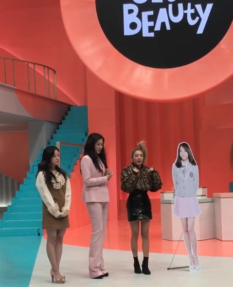 WeLoveDara tweet media