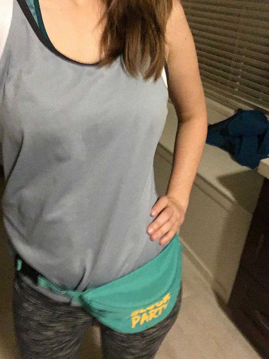 GrownUpMillenn's tweet photo. According to the boyfriend, fanny packs are not "appropriate" gym attire #fannypack #dontcare #jealous https://t.co/Rb9i9fwxPQ