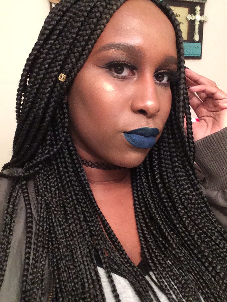LauryneAmanda's tweet photo. Blue lips for days! #mua #lenalashes #beautytrends #bblogger #Youtuber https://t.co/swKjXaBrvz