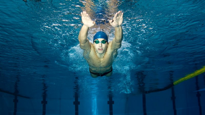 runnersworld's tweet image. How pool workouts can help your overall running performance: spr.ly/60128R87a