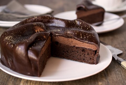 AgathaChocolats's tweet image. #MyBiggestProblem 
I can eat my entire day's worth of calories before noon. #chocolate 
Image via lindt.com.au/world-of-lindt…