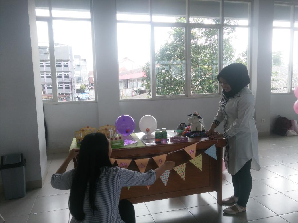 CiwitCoffee's tweet photo. Prepare untuk stand susu murni+jelly dengan rasa yang unik. Yuk meluncur ke STIE Kesatuan Lt.1 special today #bizday2017#digmarkstiekesatuan https://t.co/OthEqf3MP7