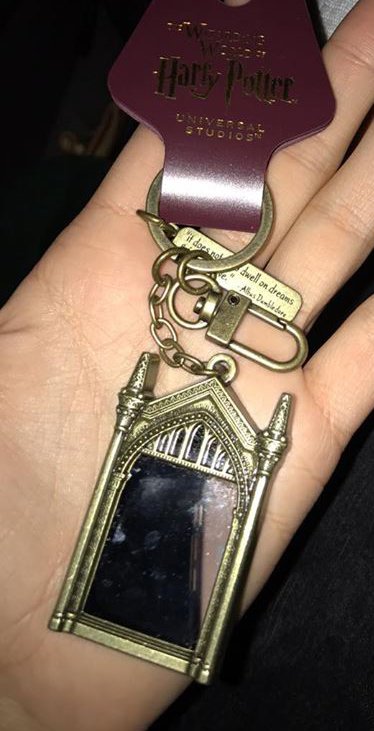 PotterWatchCA's tweet photo. #MerchAlert Loving the New Keychain! #MirrorOfErised for $14.95 #wizardingworldhollywood @UniStudios #wizardingworld #NewMerch #harrypotter https://t.co/SAc93nXUiG
