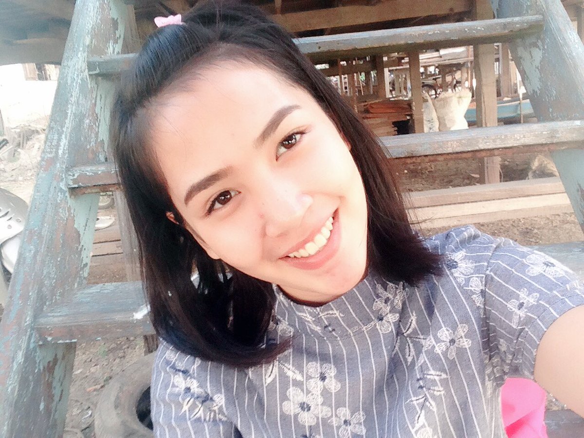 j_moolmool's tweet image. ยาย : จอยไปทำไรมา หน้าเปลี่ยน??
จอย : ไปเอา ขนควาย!! ใส่ตามา 555
ยาย : จะทำทำไม สวยอยู่แล้ว😜        จอย : เขินจางงงงงงง🙈