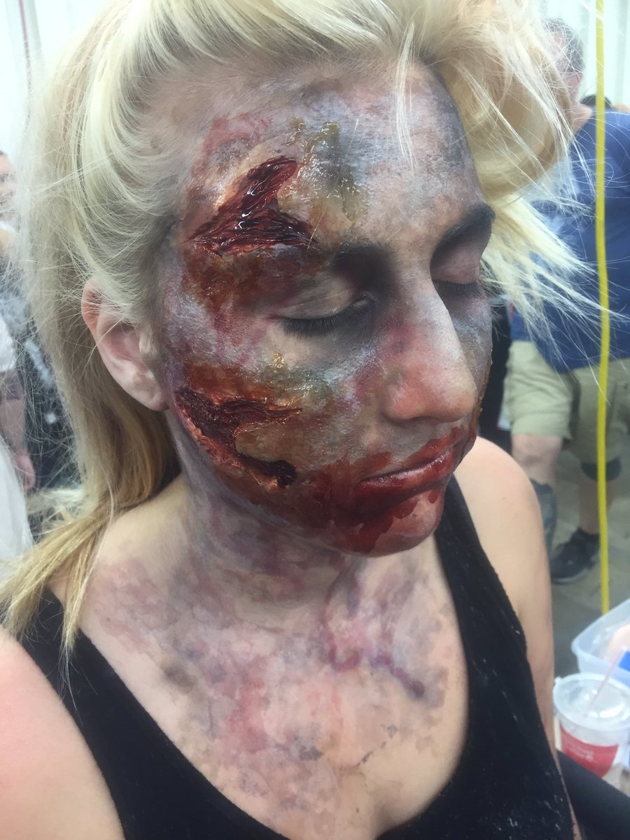 DreDreMUA's tweet photo. #makeupbydre #sfx #zombie #makeup #frightfest2016
#screamteam #prosthetics #blood #gore #horror #scareteam #scare #halloween #october #mua https://t.co/62Sv4RNqS8