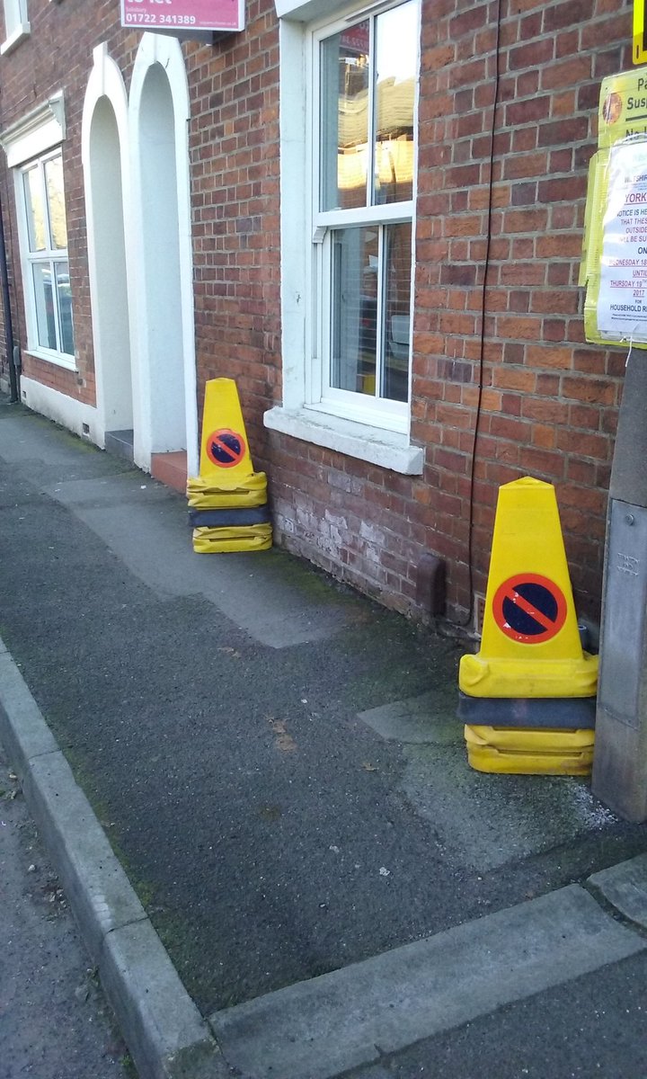 MrNick02's tweet photo. @ConeSpotter Ready and waiting #trafficcone https://t.co/my8959EAex
