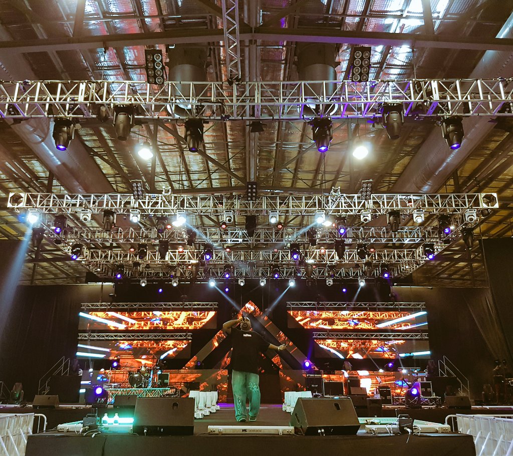 Soundcheck #AnirudhLiveInSingapore 
@anirudhofficial @noiseandgrains