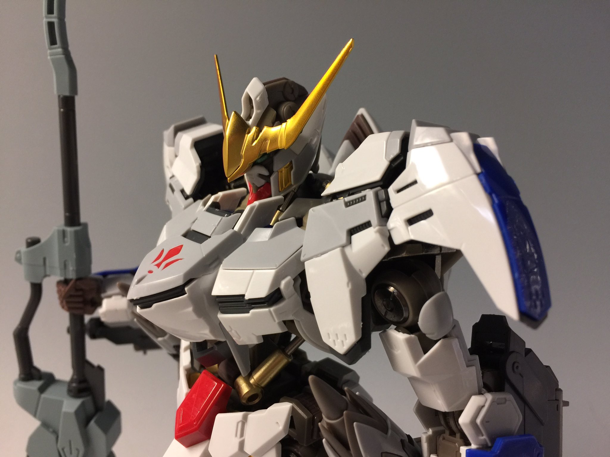 デンデロ 在 Twitter 上 ハイレゾリューションモデル ガンダムバルバトス第6形態取り敢えず組み終わり 装甲がメタリックからグロスインジェクションに変更されてますが むしろこの方が似合ってるかも 1 100より更に設定画に近いバランスになってます T Co