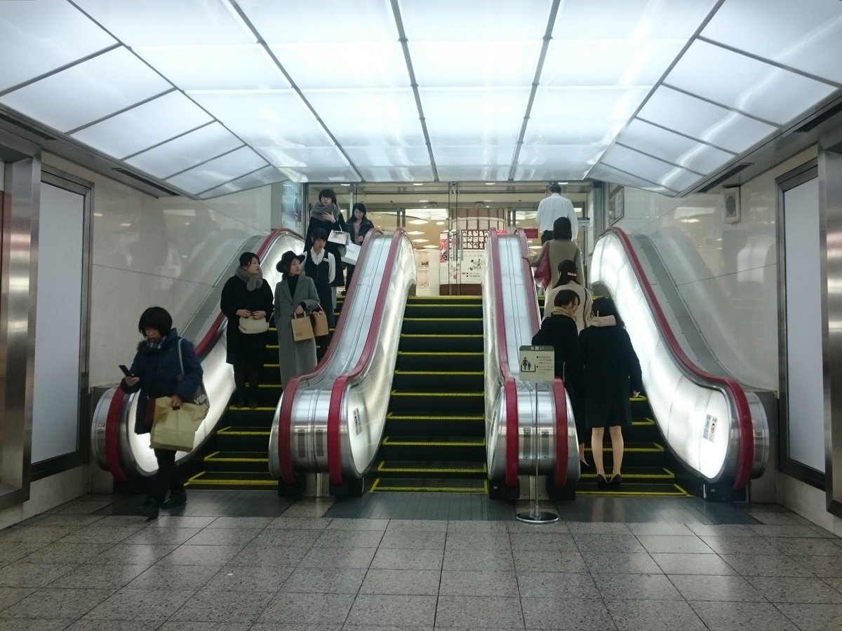 あさみん Zine発売中 Twitterissa レアエスカレーターのメッカ名古屋 全照明つきエスカレーターは全国的に見ても珍しいそうで 中でもこんなに街中にバシバシ乱立しているのは名古屋だけだそうです