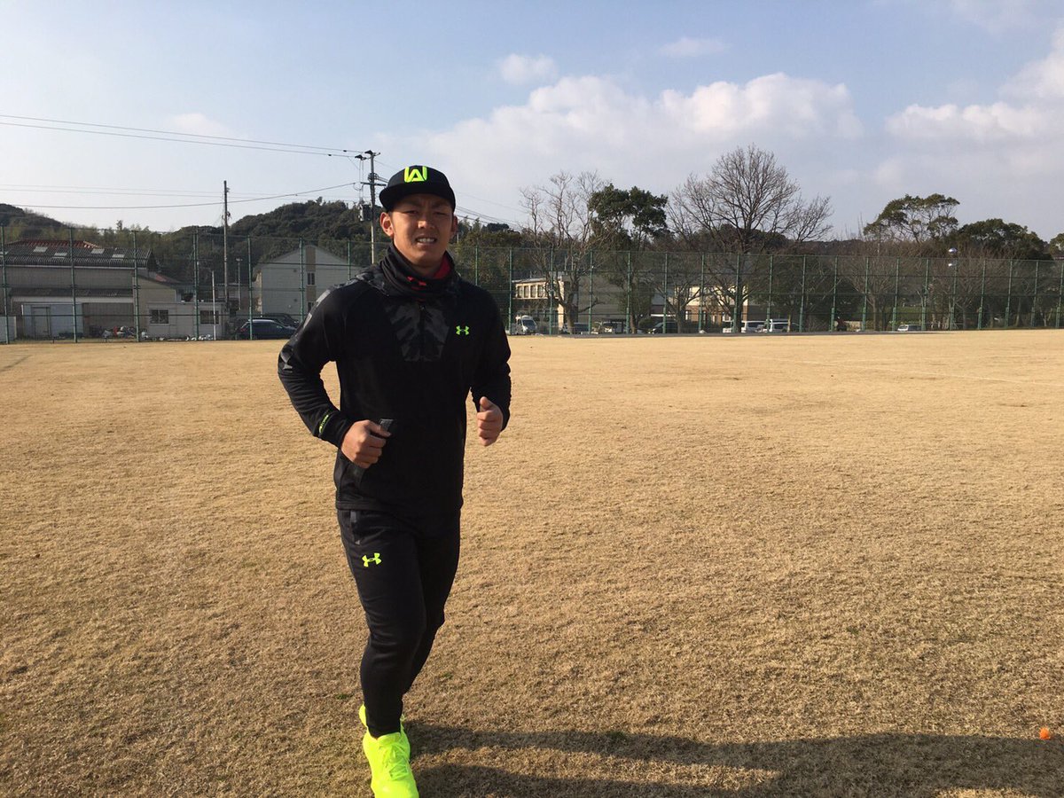 アンダーアーマー イエロー トレーニングシューズ 今宮健太