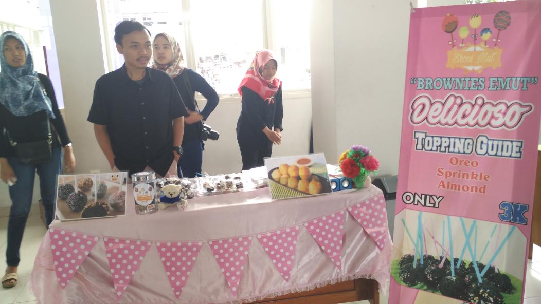 bopuara's tweet photo. Hai ngemil lovers, ga afdol kalo kalian ngaku suka ngemil tp ga beli brownies emut ini. Cuma 3ribu aja ko #bizday2017 #digmarkstiekesatuan https://t.co/Onq7gXhAcU