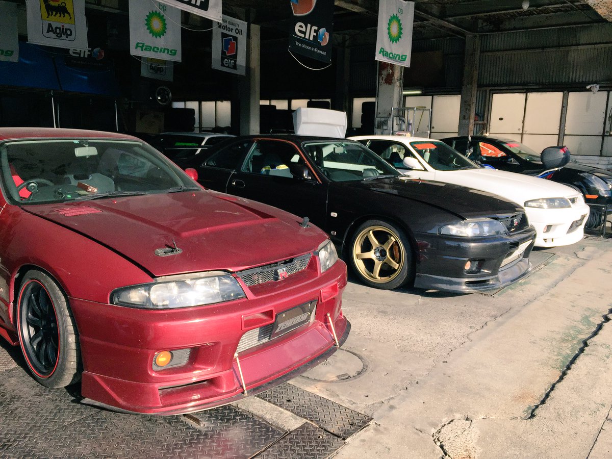 ゼニタニオリジナルカー V Twitter 車の入れ替え中です 赤 黒 白の33r達 迫力ありますね R33 Gtr nr33