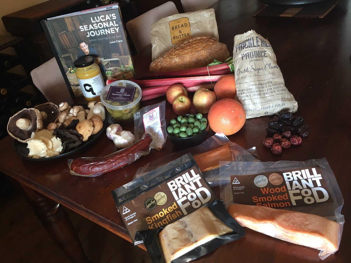 The #haul @straight_to_the_source <a href="/NthSydMkts/">North Sydney Markets</a> going to be #delicious week thank u producers inc @darlingmillsfarm <a href="/LeisaColin/">Brilliant Food</a> @lucaciano77