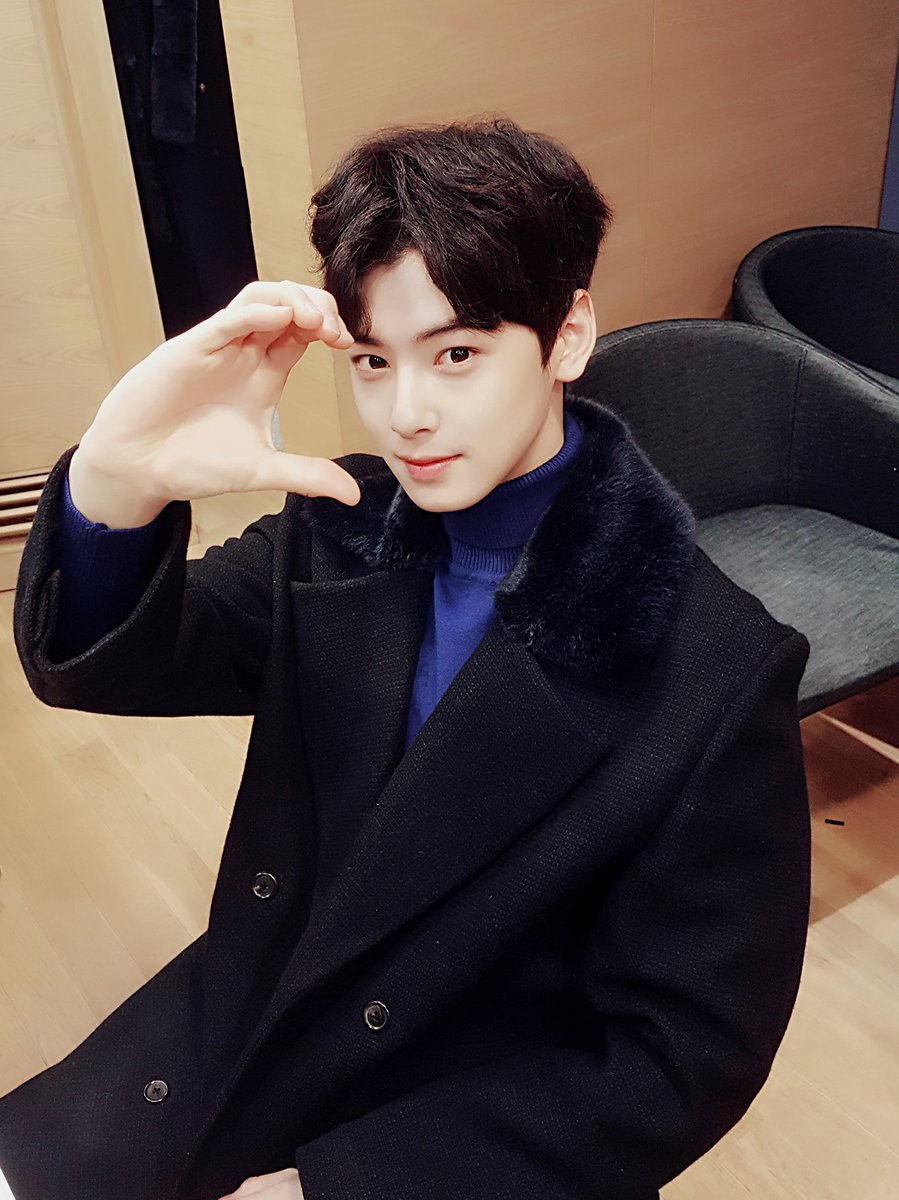 fantagiomusic_'s tweet photo. [#아스트로] 잠시 후 3시 45분부터 아스트로 #차은우 가 출연하는 MBC #쇼음악중심 이 방송됩니다😎 차MC의 멋진 활약! 오늘도 놓치지 말고 함께해요🎁 https://t.co/WMHPQ5qa7m