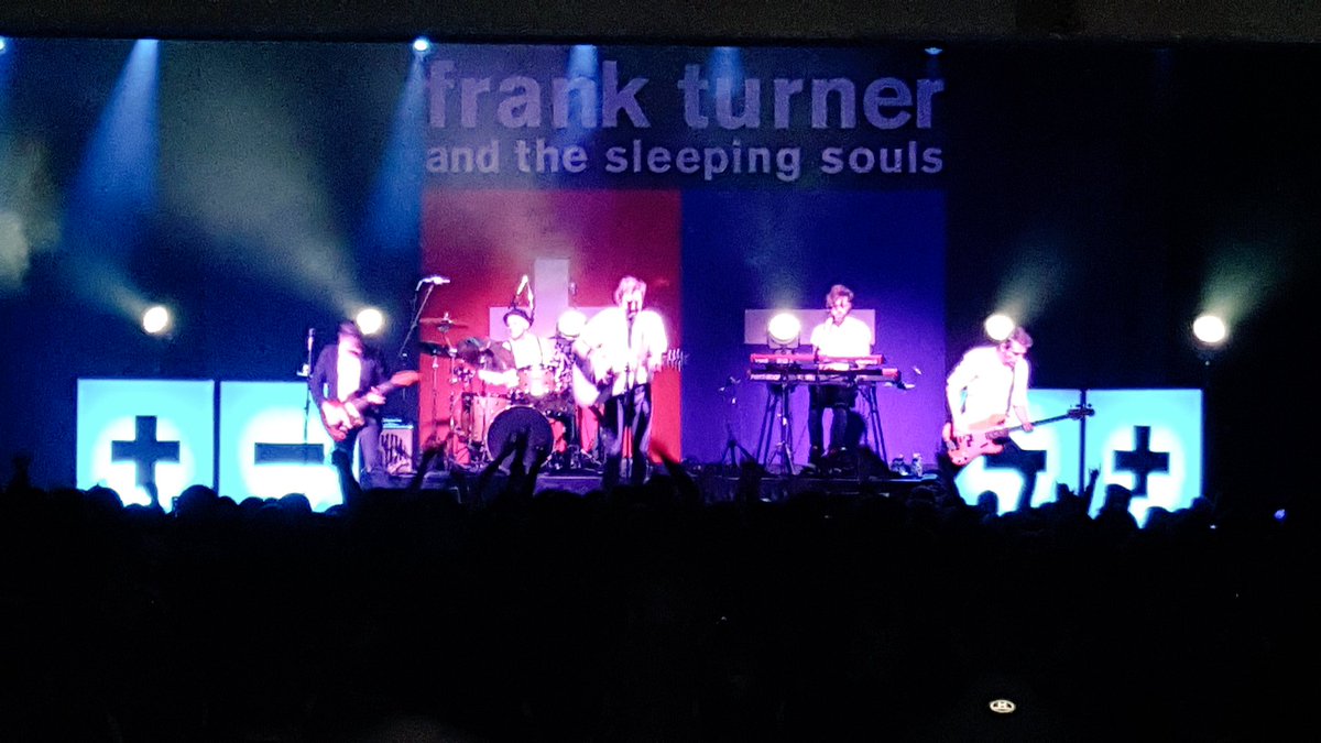 AmyMunz2's tweet photo. π¬π§Brits served up Positive Songs for Negative People πΊπΈ #PS4NP @frankturner @FillmorePhilly https://t.co/l542X7gjAt