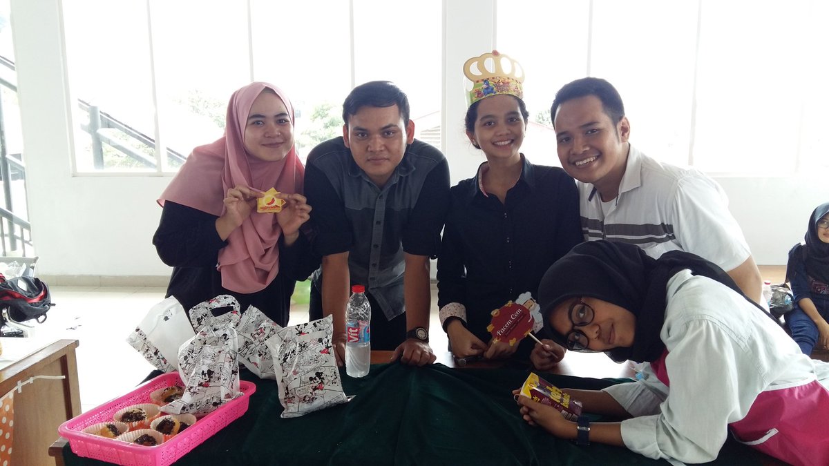 ELHijup's tweet photo. mau coba donat mini yg enak bgt? nih disiniiiiii.. mampir gaeeess #bizday2017 #digmarkstiekesatuan https://t.co/U9YZUEgdHr