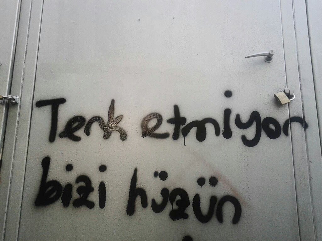 Terk etmiyor bizi hüzün