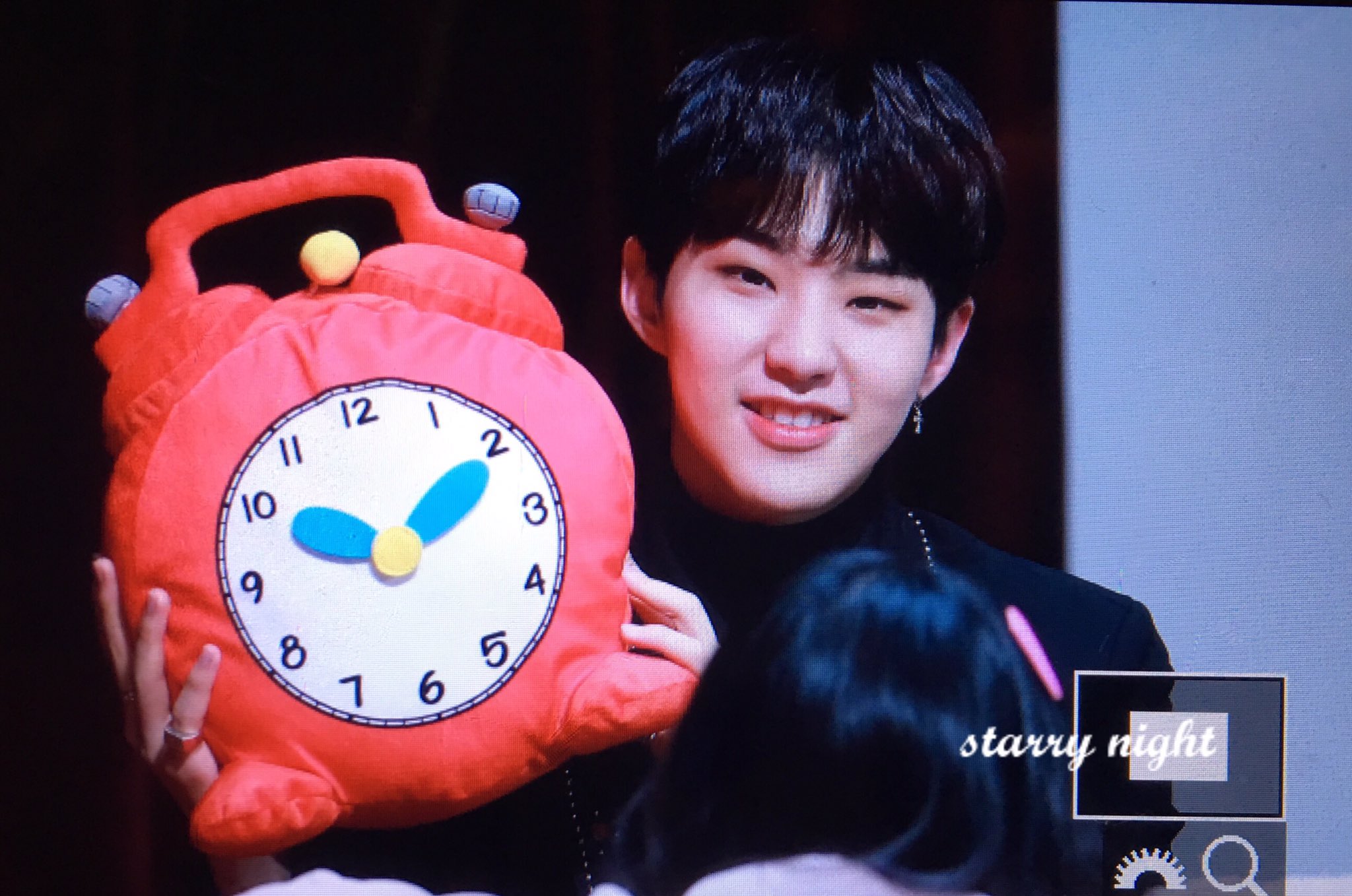 kelly na platformě X: „hoshi got a 10:10 alarm clock plushie