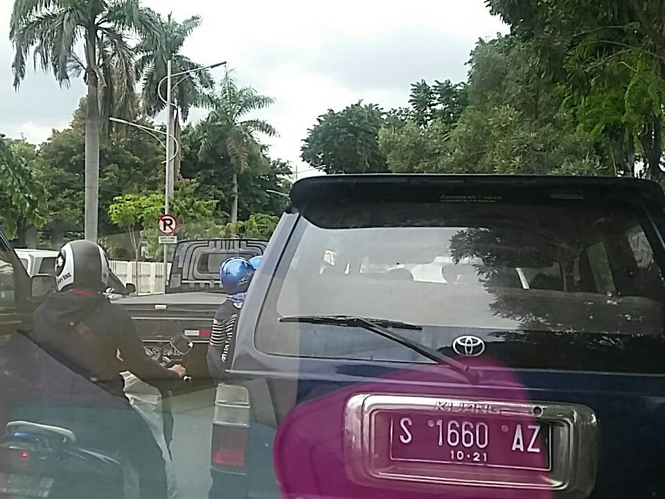 MandalaNugros's tweet photo. @e100ss lalin TL Kedungdoro-jl.diponegoro-TL kebun binatang arah layang mayangkara padar lancar.cuaca mendung https://t.co/esH3T8vz3n