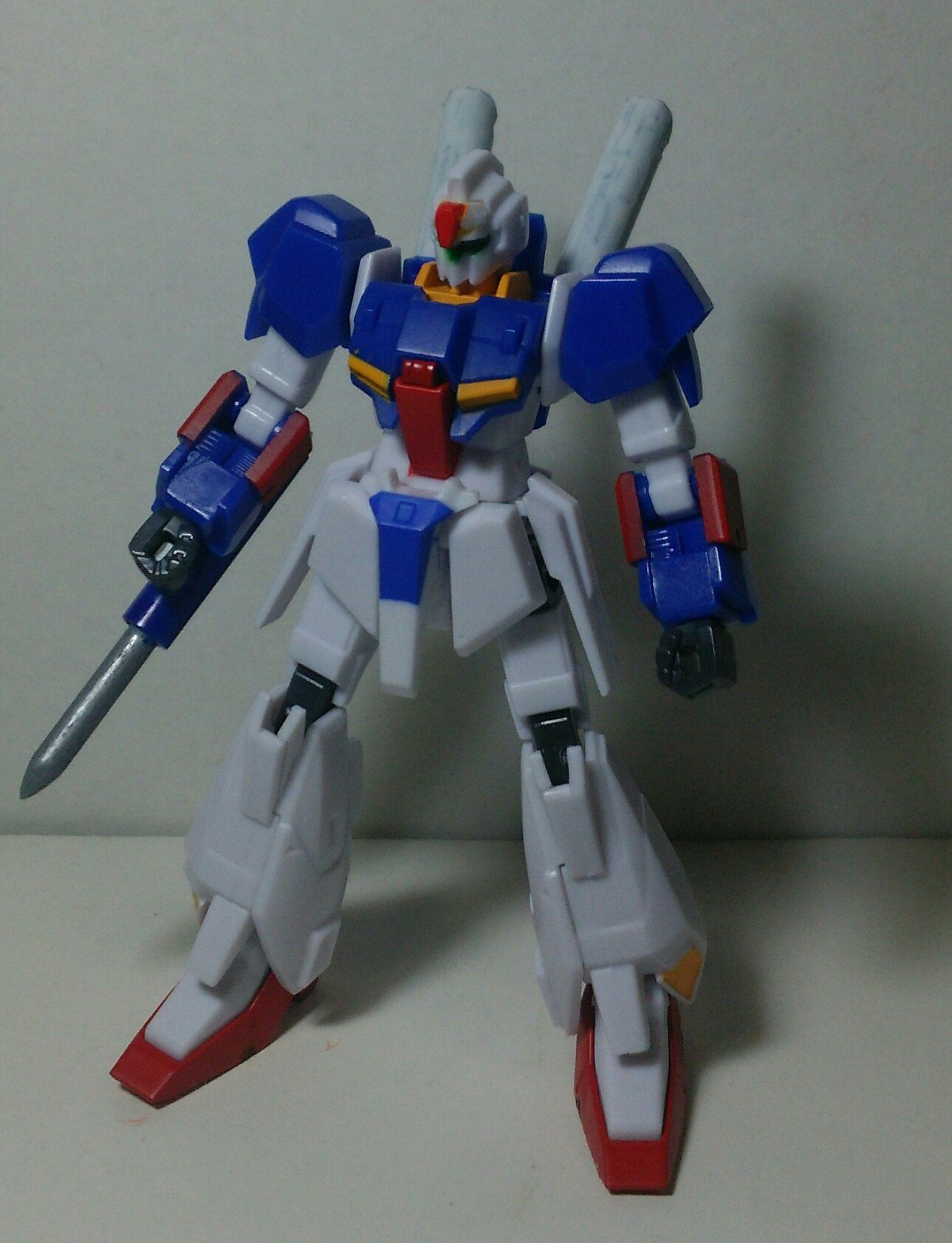 たくみ たくみ 陸戦 コロニー内の武器と考えたとき ツルハシとパイルバンカーが思い付いたので後者をプラ棒 パイプで自作 暴動鎮圧用に 接近して骨格を破壊して無力化するようなイメージ 撃ち抜く 止めてみろ とか叫ぶとそれっぽいかな 笑