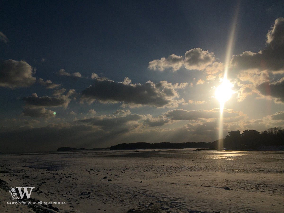 indra922's tweet photo. #대부도 도착. 어느새 해가 저무는 시간 #daebudo #island waiting #sunset 🌅#iphoneshot https://t.co/srRcP5P4k2
