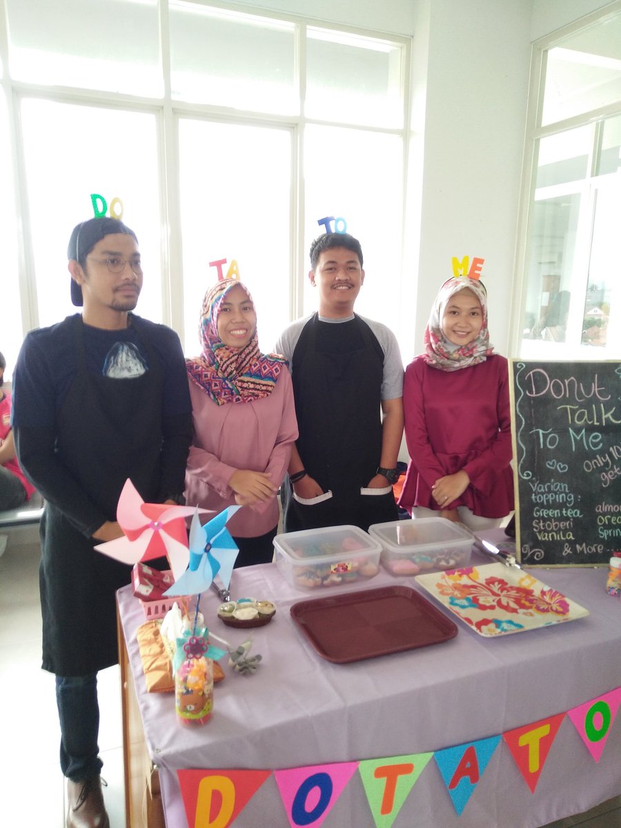 yofishing's tweet photo. Hayu gengs yang mau beli donat dateng aja ke #bizday2017 #digmarkstiekesatuan https://t.co/QKu6zx4aSX