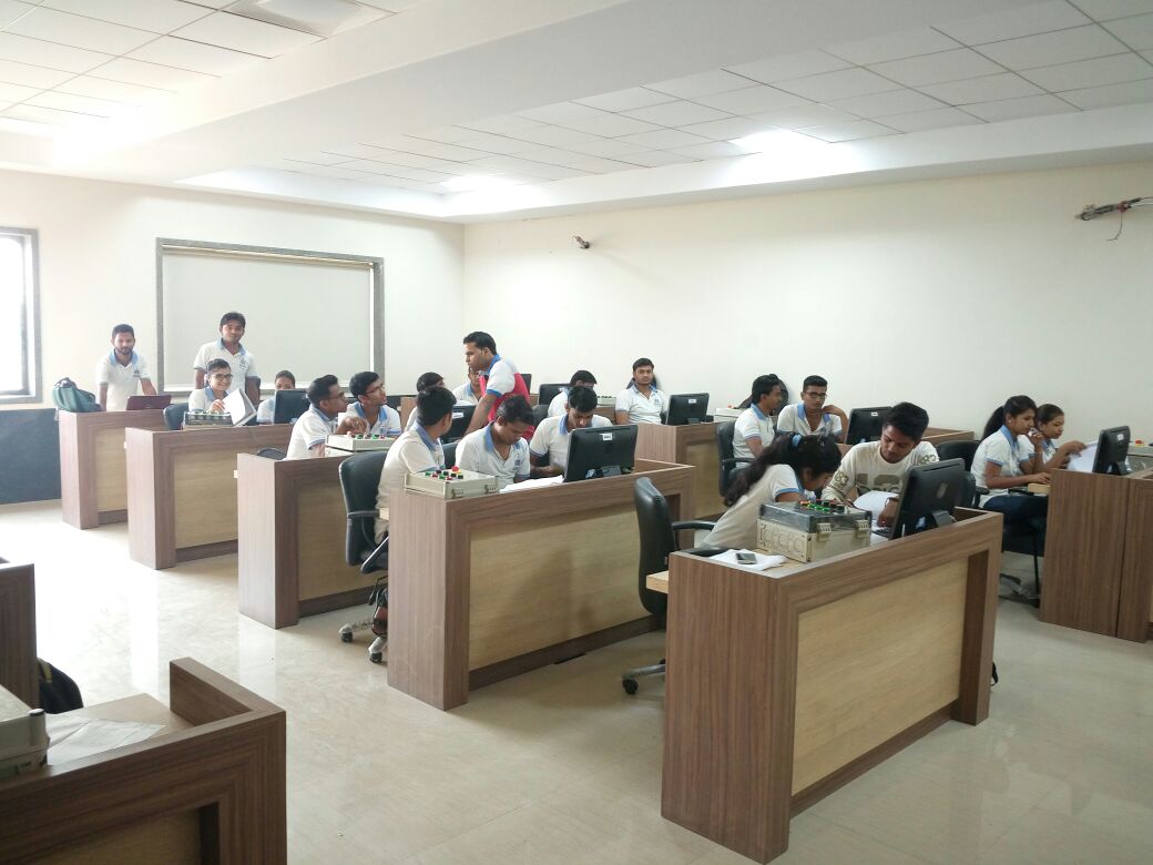 TrainingSofcon's tweet photo. Training on Industrial Automation Engineering at R.C.Patel College Of Engineering Shirpur.is going on .by SOFCON PUNE.#rcpit
#sofcon https://t.co/zM78wqrWoe