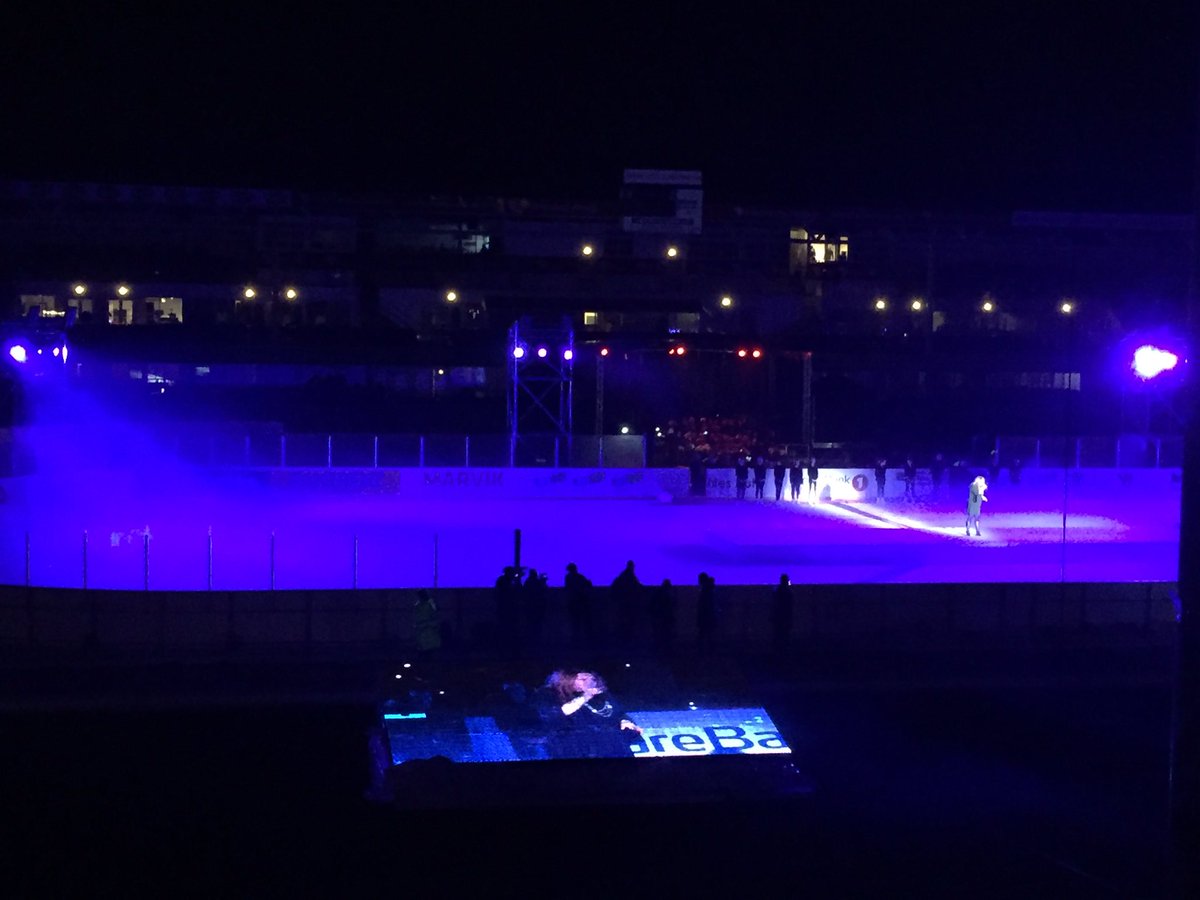 Winter  Classic - Fredrikstad på isen! Gratulerer med 450 år og flott åpningsshow! Lykke til med <a href="/WinterClassicNO/">Winter Classic</a> og jubileet!
