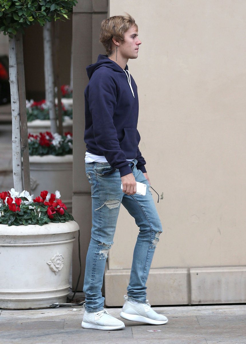 you look like a model #Beliebers #BestFanArmy #iHeartAwards, image size:860x1200