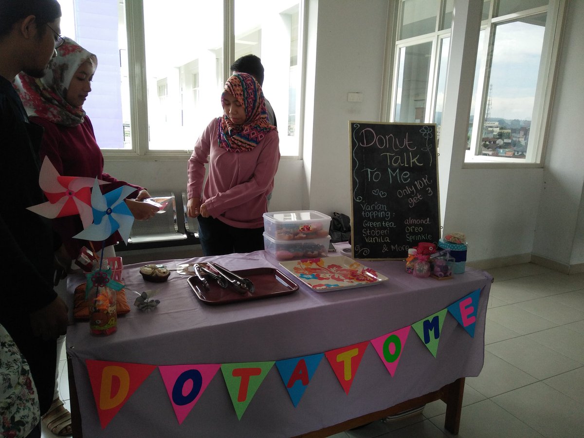 batiqueware's tweet photo. Dotatome, donat topping, rasa juara, harga terjangkau bgt! 10k get 3. #digmarkstiekesatuan #bizday2017 @mulmubarak https://t.co/S08CYjm3Di