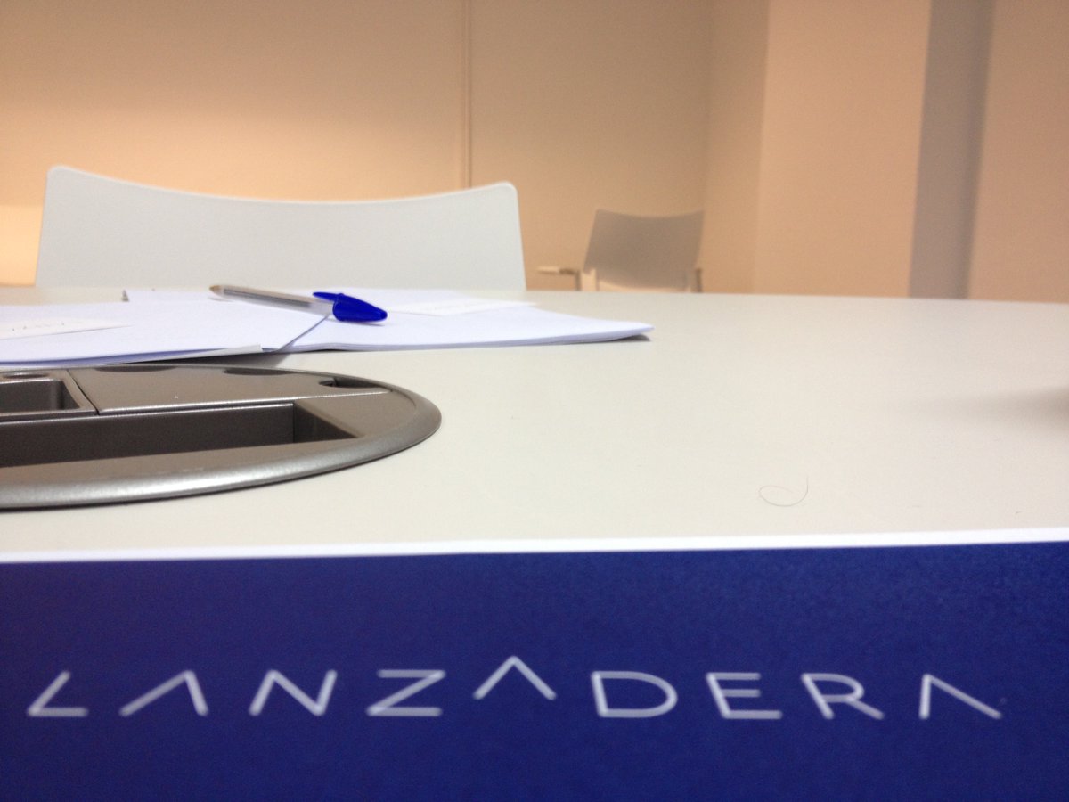 lanzaderaes's tweet photo. Hoy hace 4 años que comenzamos a cumplir los sueños de muchos #emprendedores. En estas instalaciones de la C/Serpis ¿quién las recuerda? https://t.co/R8ep2KYj1F