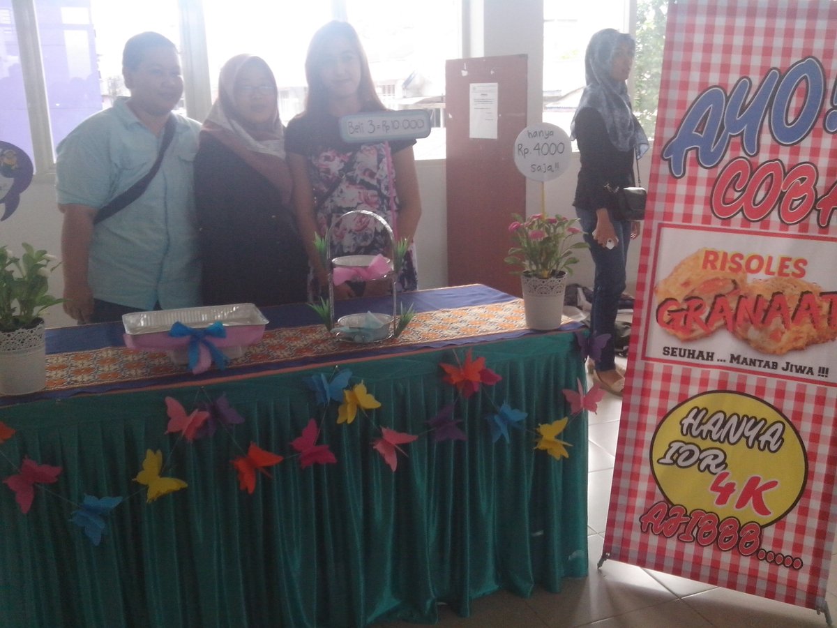 NtsBridal's tweet photo. RISOL GRANAT siap" dibom sama sensasi lezat nya, mau beli?Yuu ke #Bizday2017 cuma 4k aja murmer #digmarkstiekesatuan https://t.co/fmfRUrcXZp
