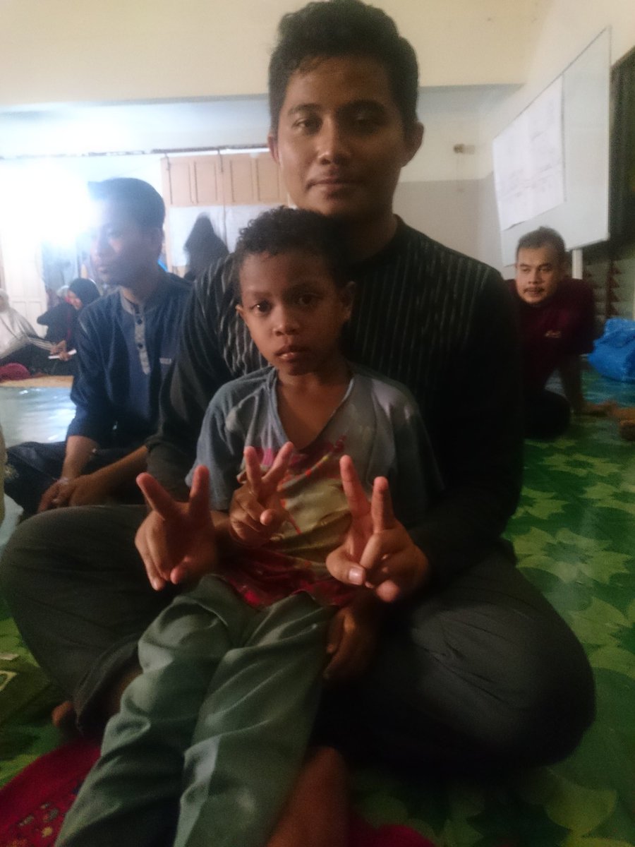 luqmanluhis's tweet photo. Alhamdulillah, berjaya menyamar jadi orang asli. #lebir #comradeiium #firstprogram https://t.co/OTzwGbUEvc