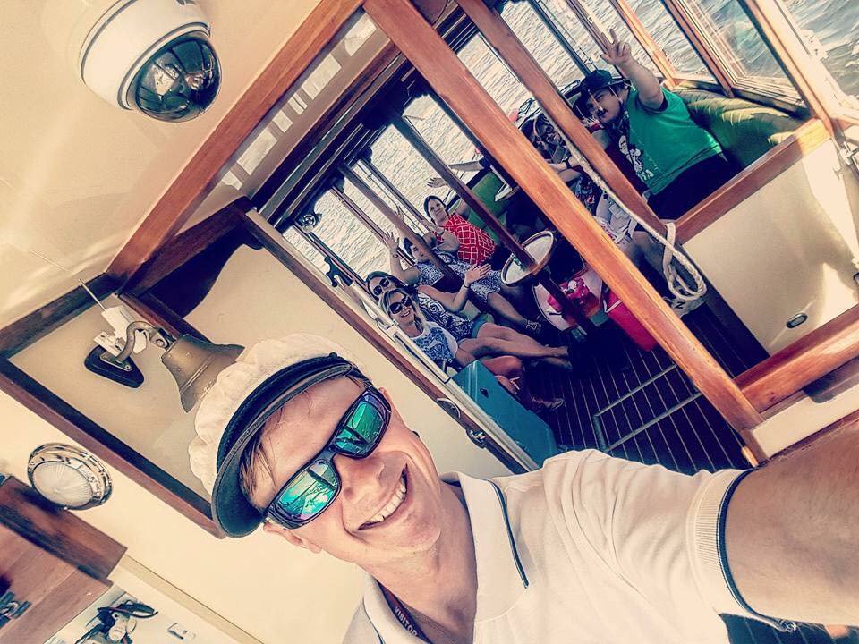 littleferryco's tweet photo. Peace out! A lovely group of locals having some fun out and about on the swan river with skipper Rory! https://t.co/1PZnmhtolt