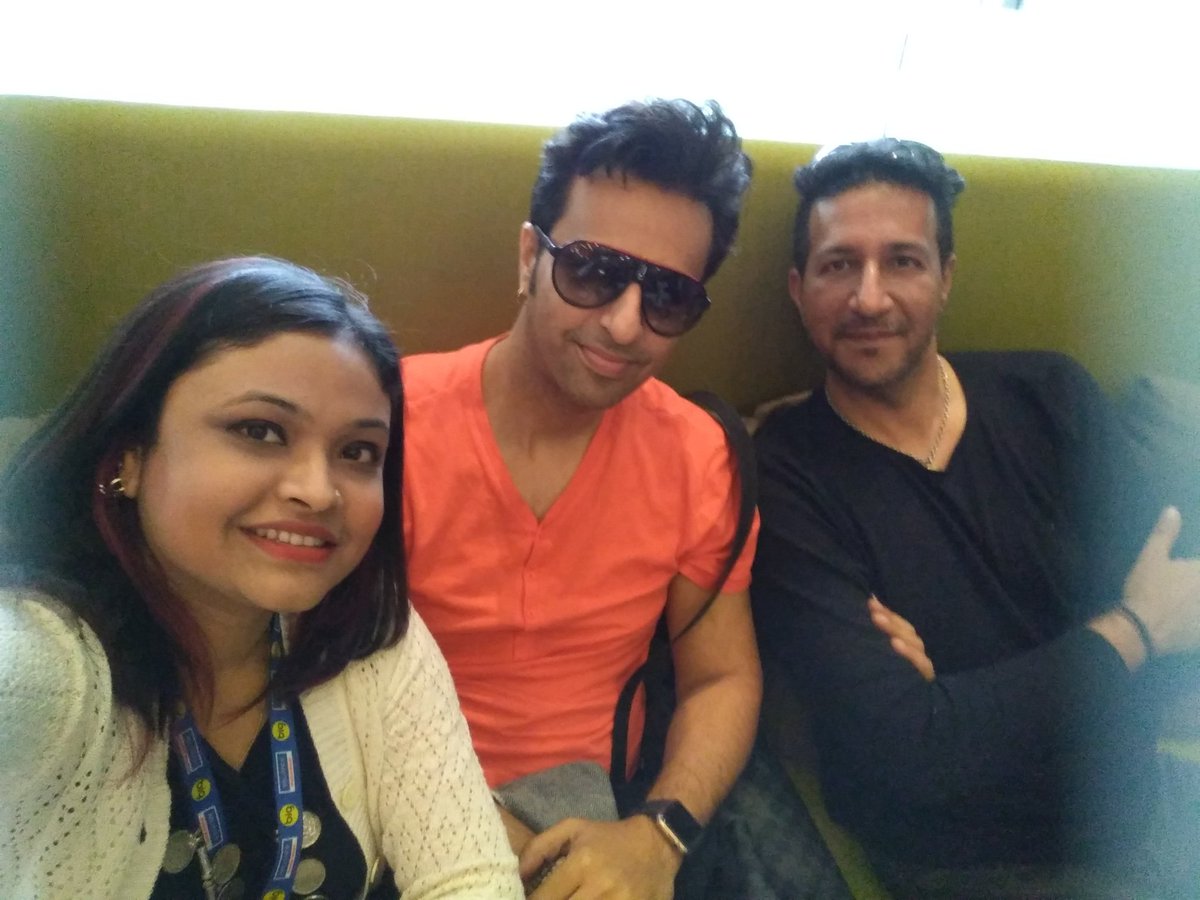 RjAaliya's tweet photo. @salim_merchant  @Sulaiman will be in fullvolume soon #lovemycity @RjAaliya excited https://t.co/C8gwZYnPNV