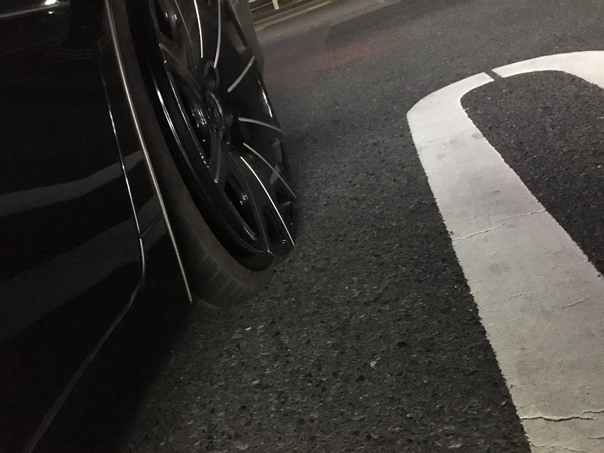 mjst0524's tweet photo. 車屋いって応急処置してもらって
か〜えろって呑気に思ってたら
帰りにカタカタカタ
ん？
コンビニ寄ったら次内っ替にタイヤ引っ込みやがったw
ホイール出過ぎててクソワロタ(爆) https://t.co/dmF4bvQp8I