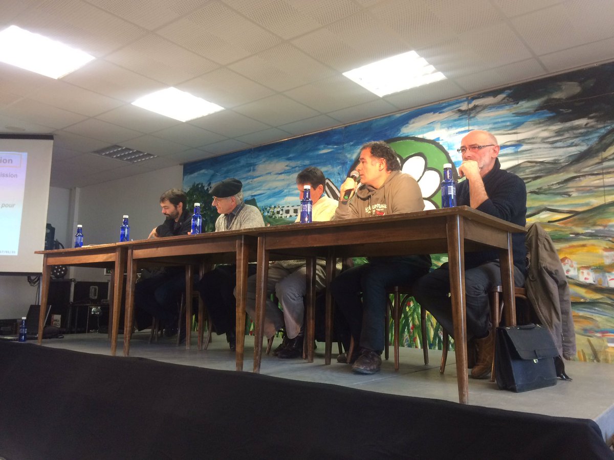 BATERAeh's tweet photo. Assemblée Générale de Laborantxa Ganbara. 12 ans au service d'une agriculture locale ! Zorionak ! https://t.co/iYFQ5O7Ro7