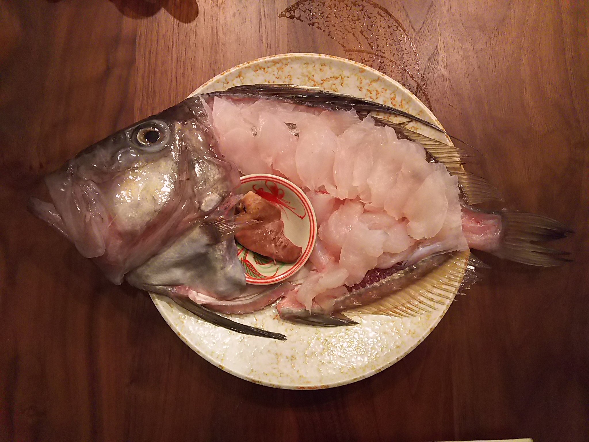 鮭さんはtwitterを使っています 今日の三番打者は マトウダイの姿造りです 茨城のマトウダイ 肝はちょっと生はあれかな と思ったので 軽く酒蒸しにして マトウダイは意外とトゲトゲしてて おろしづらいわね 上品な甘みがあって美味しい白身 芋焼酎の 黄猿
