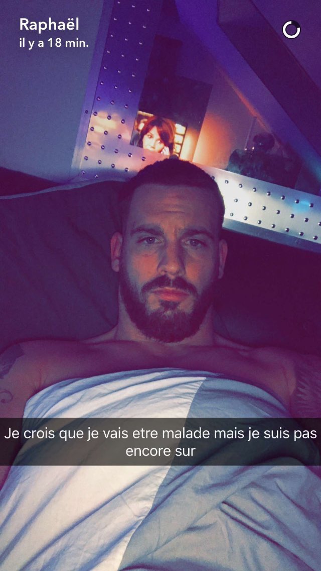 caprxcieve's tweet photo. quand t'ouvre ton agenda et qtu vois que t'as 4 contrôles pr le lendemain https://t.co/Wm4QCgVf32