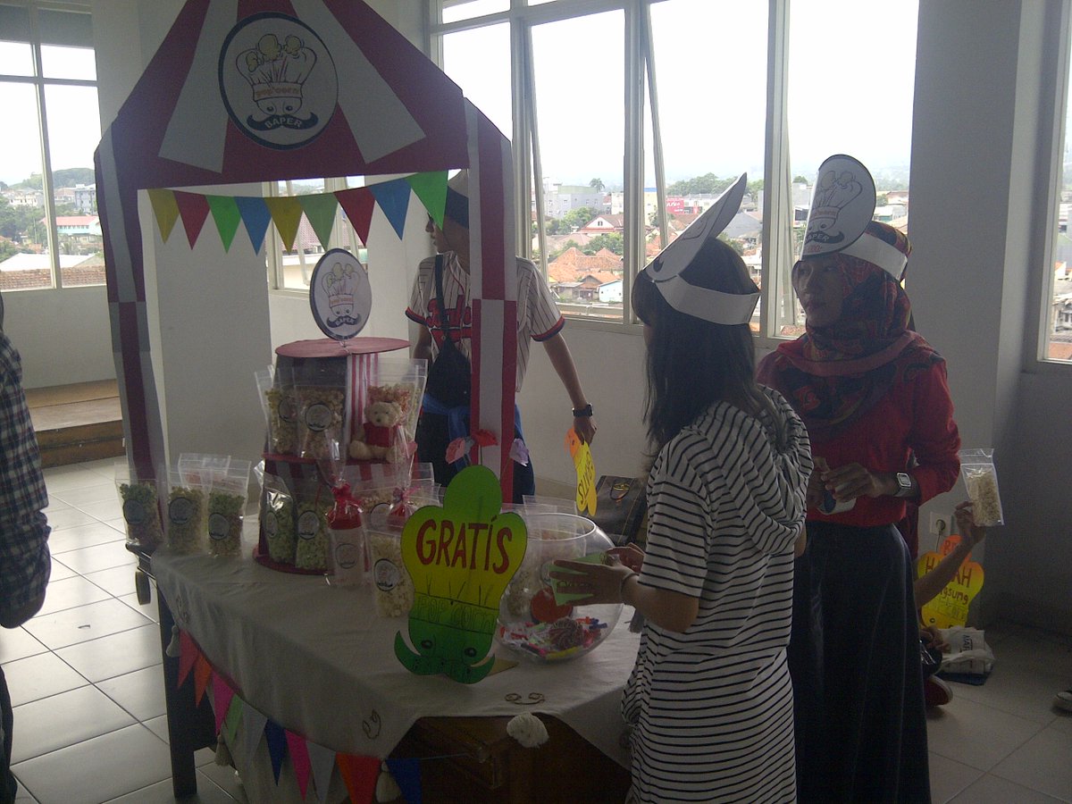 krikk2016's tweet photo. STAND 4 : MAU NONTON BIOSKOP BARENG DOI ? BELI DULU POPCORN BAPERR GAN BIKIN DOI BAPER JUGA #digmarkstiekesatuan #bizday2017 https://t.co/JjWk15ZjzS