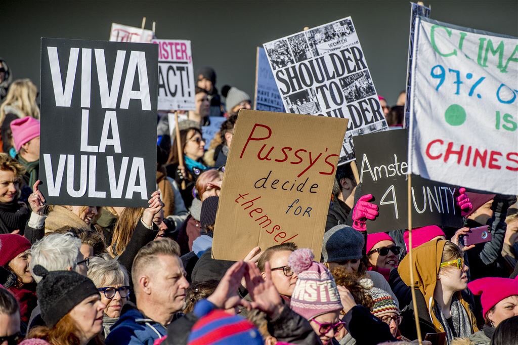 pedrettisfilm's tweet photo. #WomensMarch amsterdam 🌹 https://t.co/MTr4H02WvU