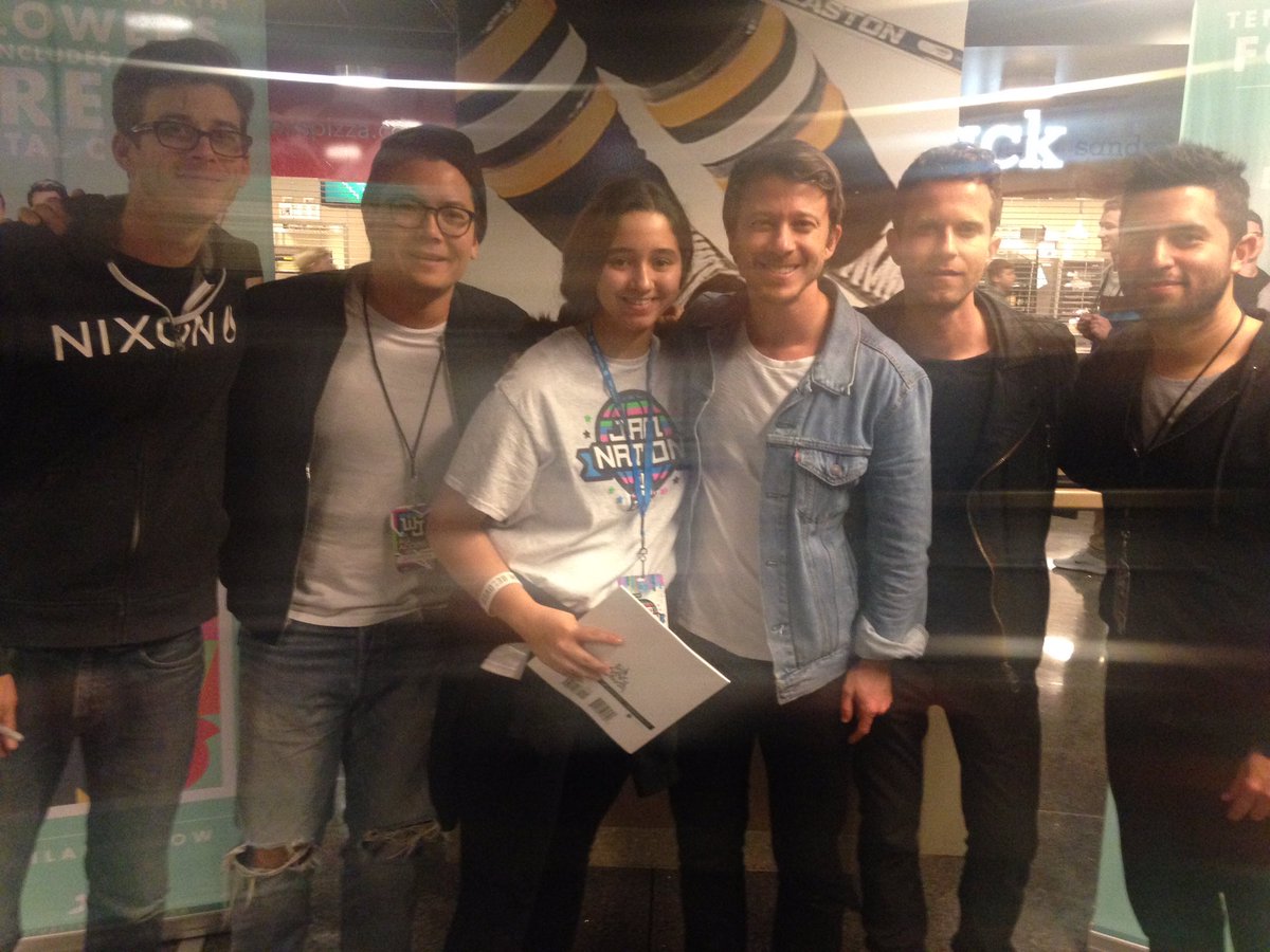 brokenbutsaved9's tweet photo. So much ❤️for @mikedonehey &amp; all the @tenthavenorth guys for putting that smile on her face! Thx for a great evening guys! See you tonight! https://t.co/OWHhMQfLmq