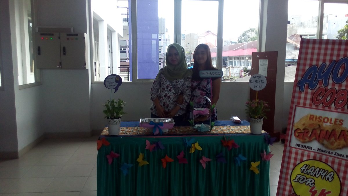 jusbmii's tweet photo. Bagi pencinta risoles nih wajib coba ,rasa nya nendang banget #bizday2017 #digmarkstiekesatuan https://t.co/jiYY67ZzCi