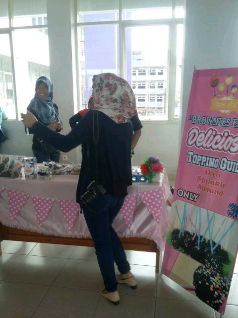 martabaksmini08's tweet photo. Brownis yg dimakan lembut ya brownis emut dicoba yuk pasti ketagihan #Bizday2017 #digmarkstiekesatuan https://t.co/U5QVLlsVM6