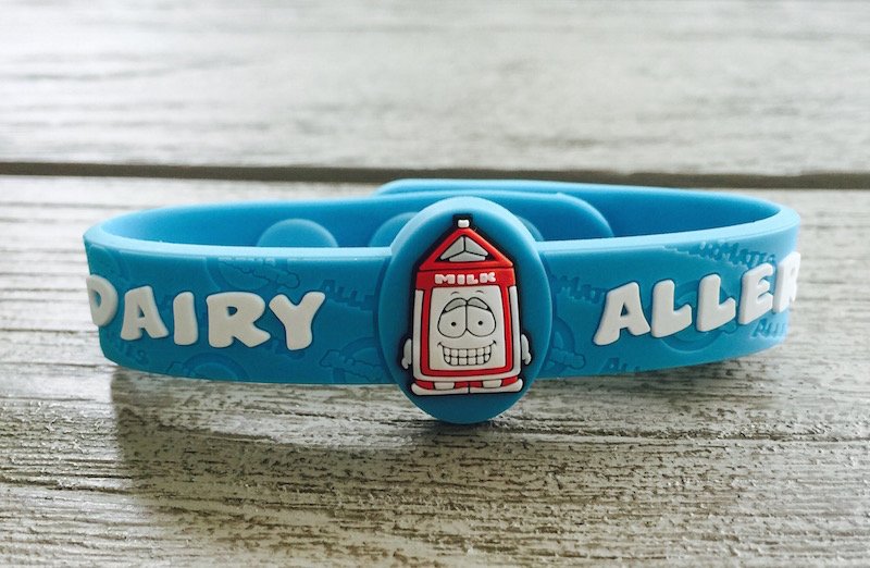 AllerMates's tweet photo. Buy a 2-pack of #bracelets and get 2-packs of our allergen food labels for free! Use code STICKERS01 at https://t.co/yfScacWODV https://t.co/2rYZl592GJ
