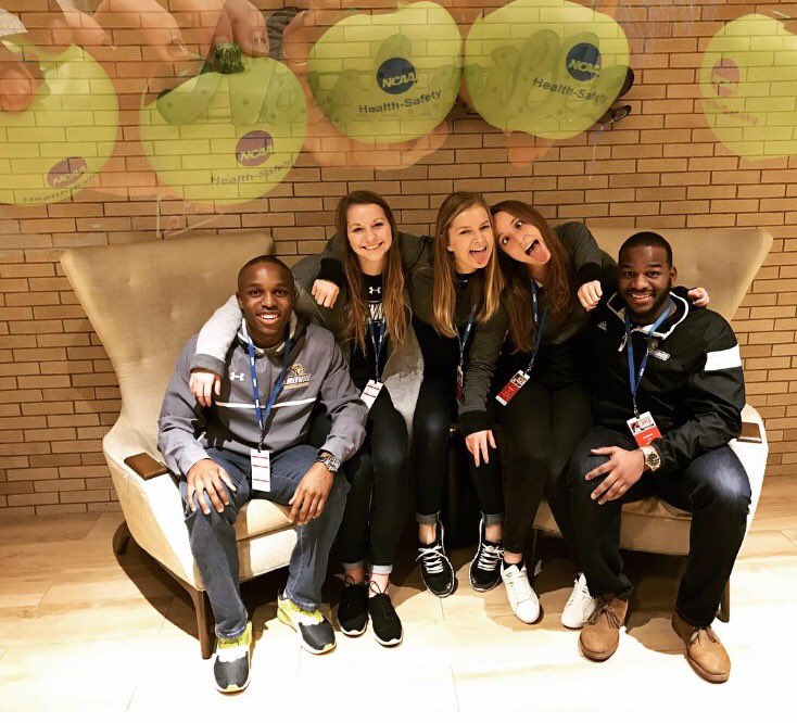 Graycend4's tweet photo. Stay safe LU and all student's, don't drink and drive! 🍎#LionsPledge #AceCabs #uber #WeLikeCompetitions #WeLikePrizes #Nashville @LU_Lions https://t.co/Hf9j9kKQgM