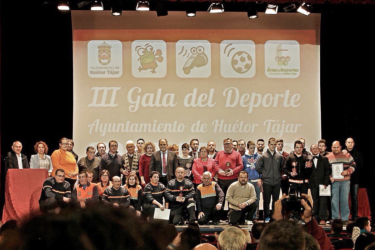 dxtHuetorTajar's tweet photo. #DxtHueteño en Gala anual. emocionante acto de homenajes y reconocimientos a grandes personas. @radiohuetor @IDEALLoja @PonienteInfo https://t.co/CPSugznBOs
