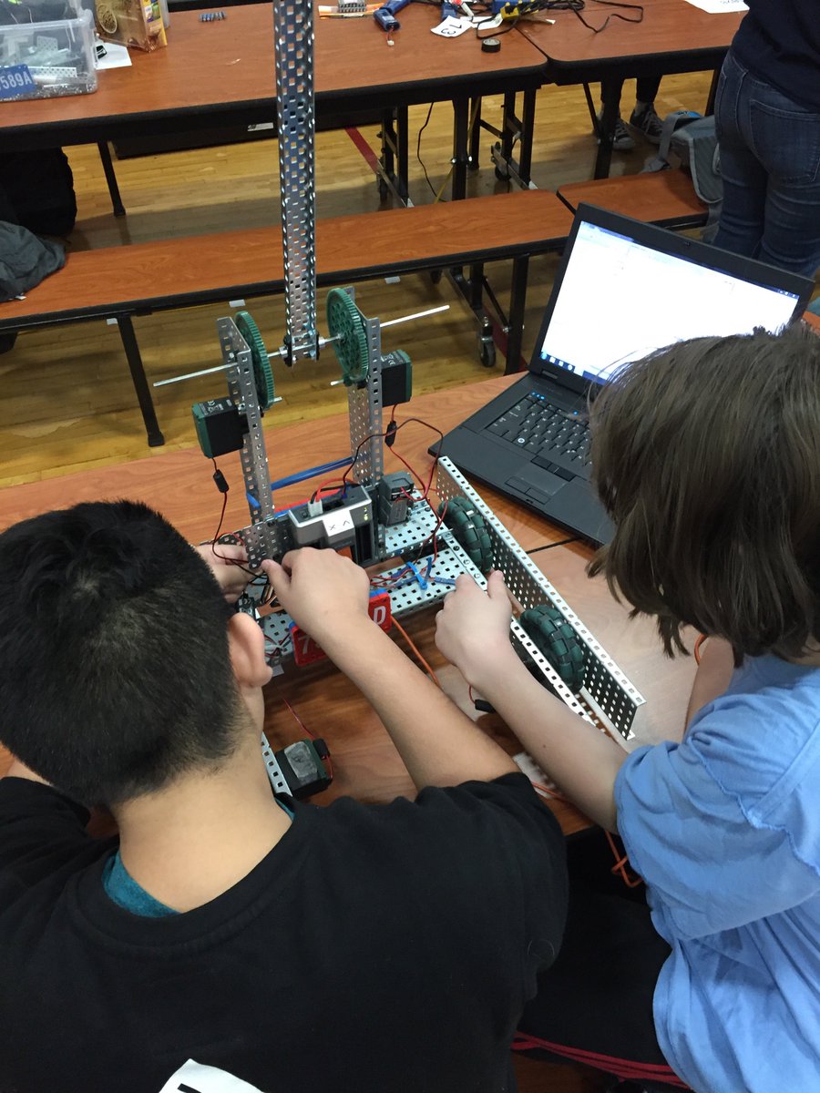 jkoll00's tweet photo. Getting ready for Domo Arigato Heritage Roboto #robotics #STEAM @HeritageD100 @VEXRobotics @Mrs_Coalson @mrdavisrichards https://t.co/ws1klBGH2l