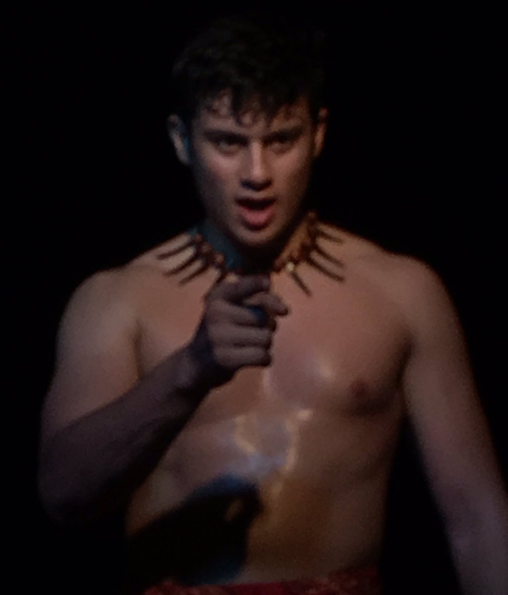 ドリス グアム最後の夜はヒルトンホテルのディナーショー ポリネシアンダンスを見てきました 美女もイケメンもいて楽しかったです 明日帰ります